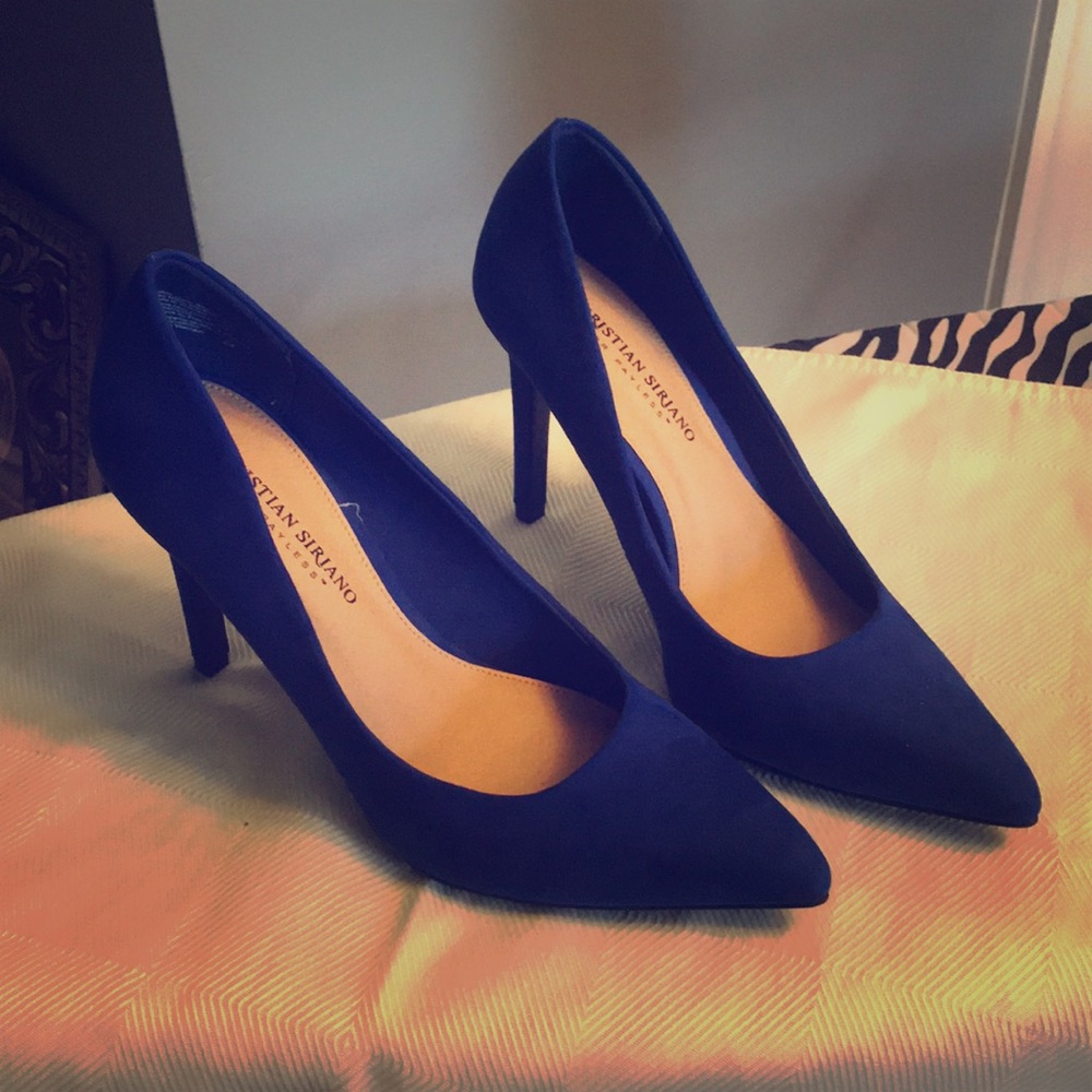Blue suede heels 🎶🔷👠